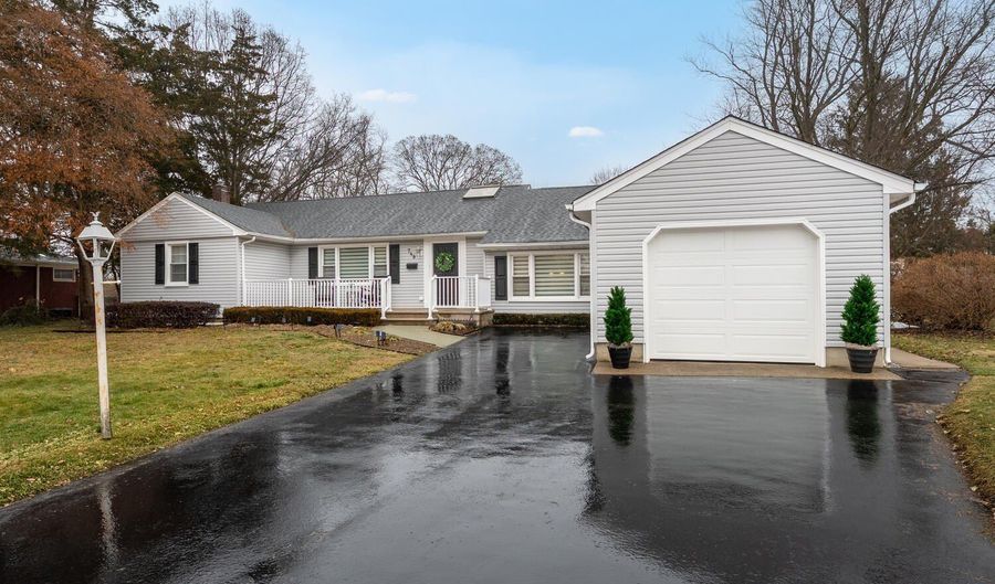 749 Park Ave, Belford, NJ 07718 - 3 Beds, 2 Bath