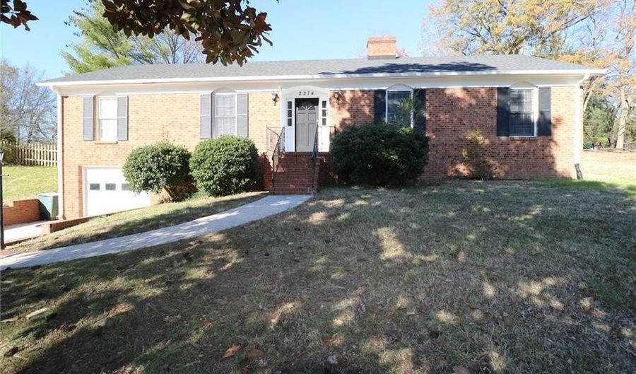 2274 New Castle Dr, Winston Salem, NC 27103 - 3 Beds, 3 Bath