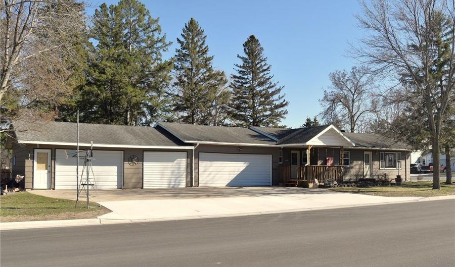 449 4th Ave SW, Perham, MN 56573 - 2 Beds, 2 Bath