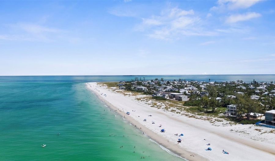 418 PINE Ave, Anna Maria, FL 34216 - 4 Beds, 3 Bath