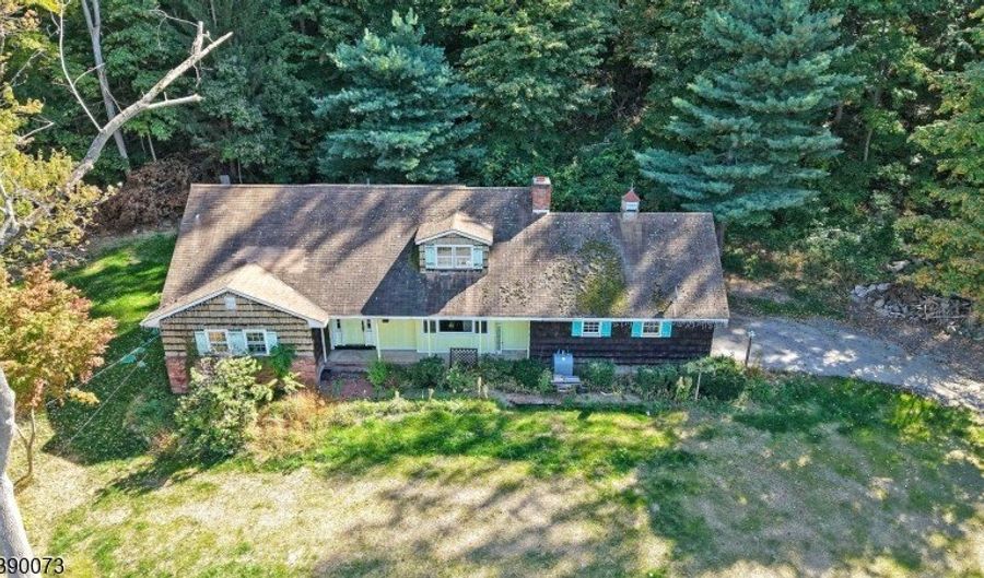 16 Mott Dr, Alloway, NJ 07462 - 3 Beds, 2 Bath