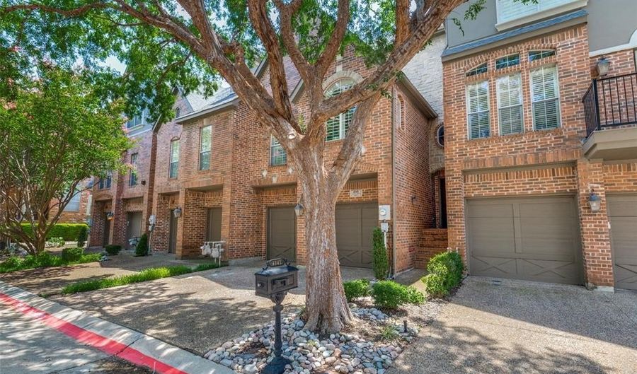 4141 Towne Green Cir, Addison, TX 75001 - 3 Beds, 3 Bath