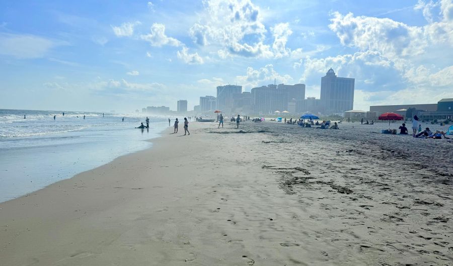 131 N CONGRESS Ave, Atlantic City, NJ 08401 - 3 Beds, 3 Bath