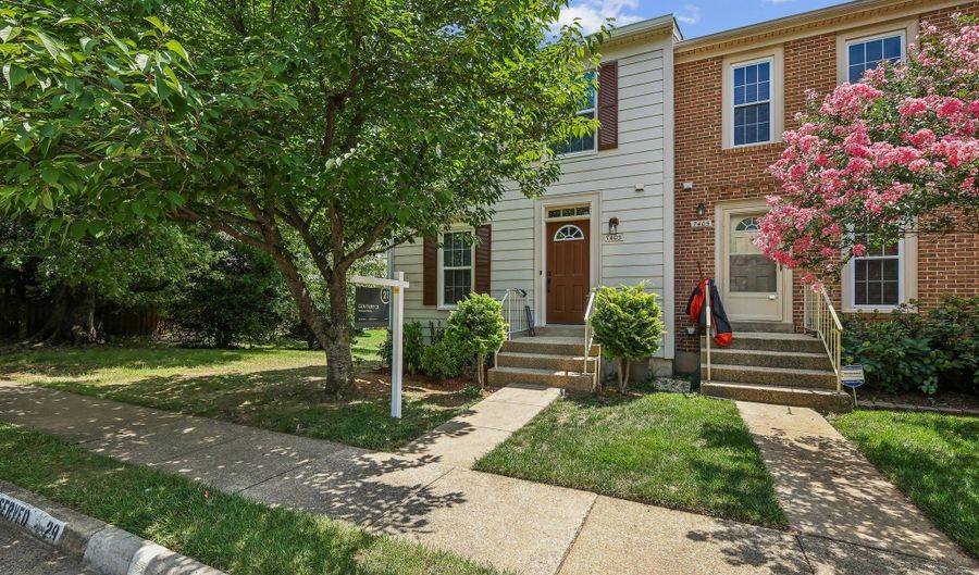 7403 HOUNDSBURY Ct, Alexandria, VA 22315 - 3 Beds, 4 Bath