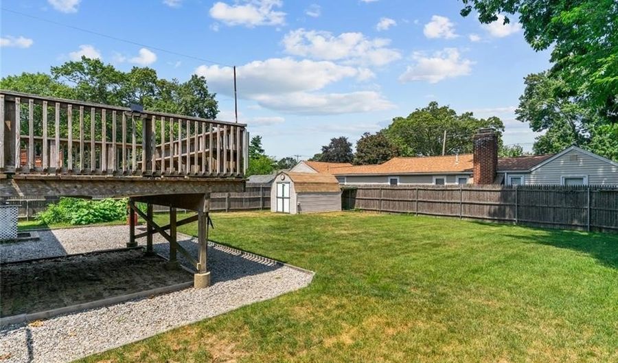 162 Pine St, Warwick, RI 02888 - 2 Beds, 1 Bath