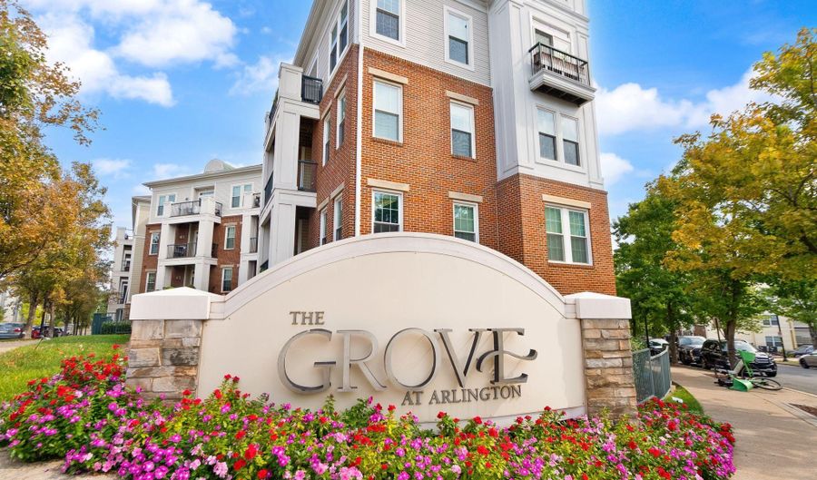 2465 ARMY NAVY Dr 204, Arlington, VA 22206 - 1 Beds, 1 Bath