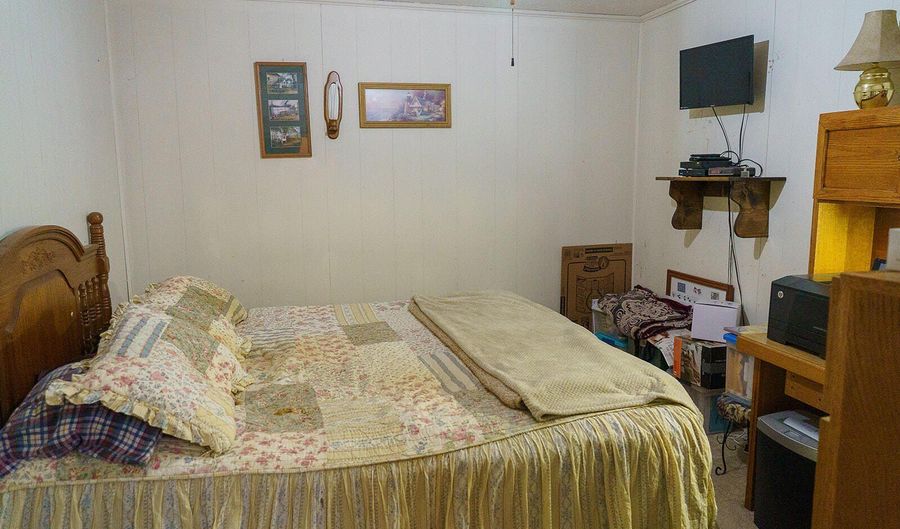 117 W Main St, Ash Grove, MO 65604 - 4 Beds, 3 Bath