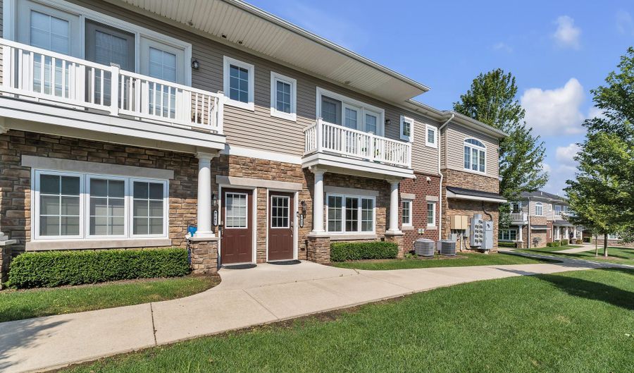 5633 Arbor Chase Dr, Ann Arbor, MI 48103 - 2 Beds, 3 Bath