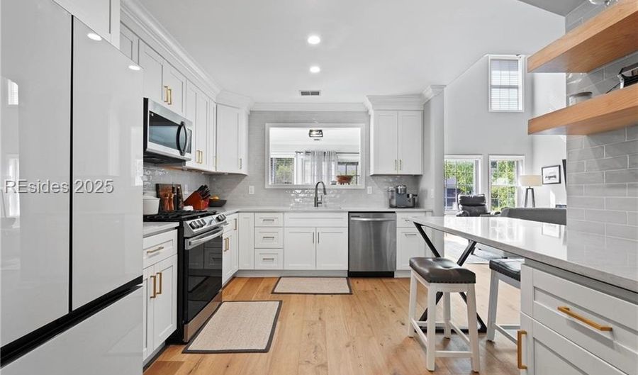 19 Lake Linden Dr, Bluffton, SC 29910 - 3 Beds, 3 Bath