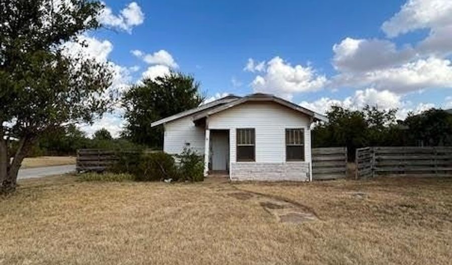 1301 Avenue I, Anson, TX 79501 - 3 Beds, 2 Bath