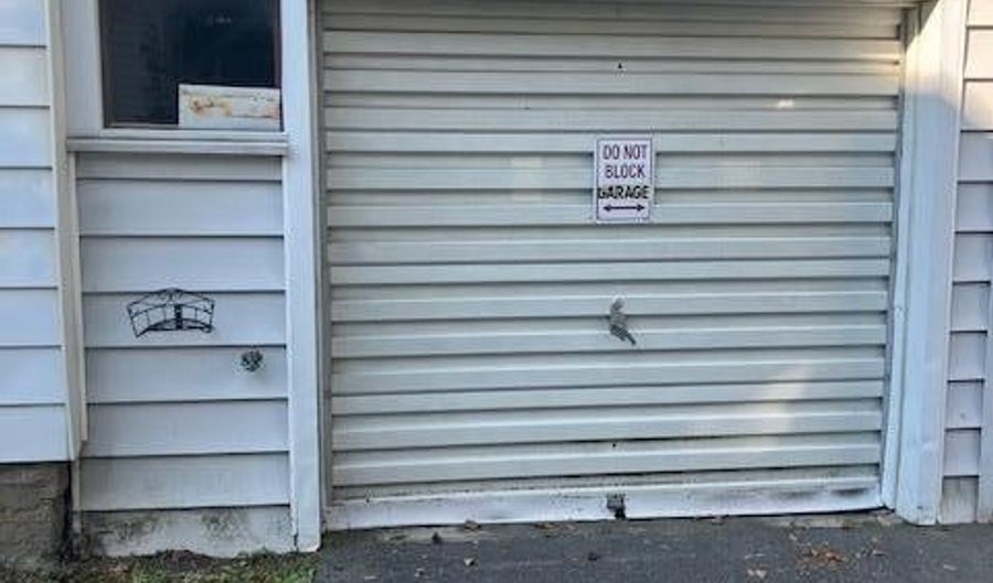 10 Thomas St, Amsterdam, NY 12010 - 4 Beds, 2 Bath