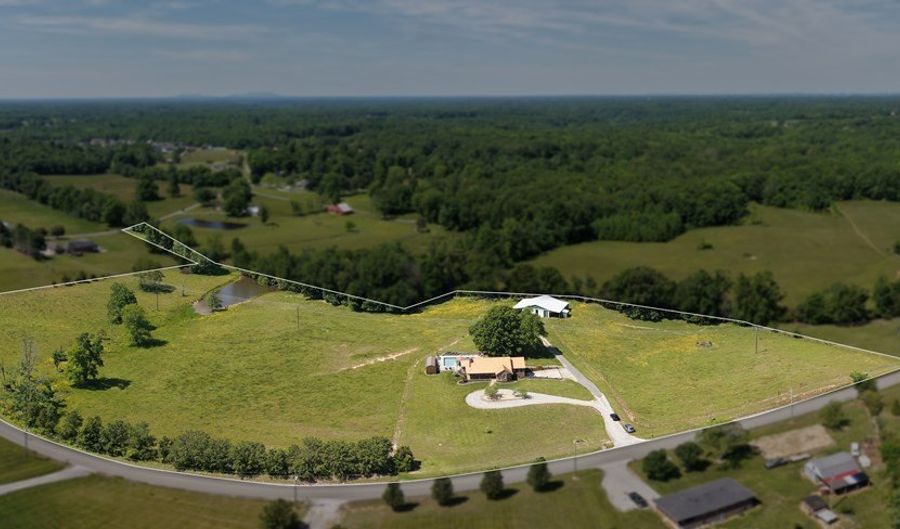 4015 Baxter Rd, Baxter, TN 38544 - 3 Beds, 3 Bath