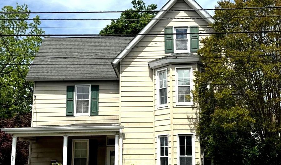 101 W CAMDEN WYOMING Ave, Camden Wyoming, DE 19934 - 3 Beds, 2 Bath