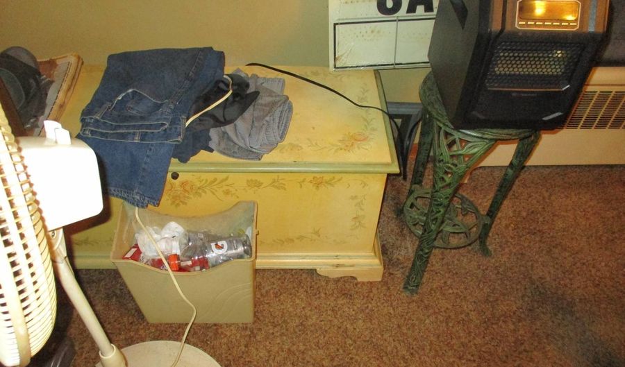 230 S Division St, Auburn, IN 46706 - 2 Beds, 1 Bath