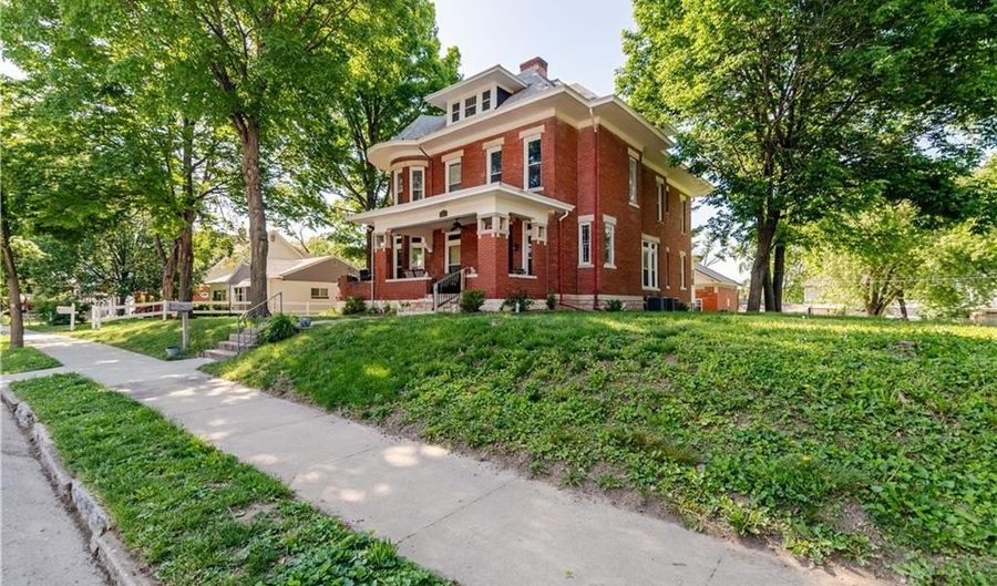 1120 Kansas Ave, Atchison, KS 66002 - 4 Beds, 3 Bath
