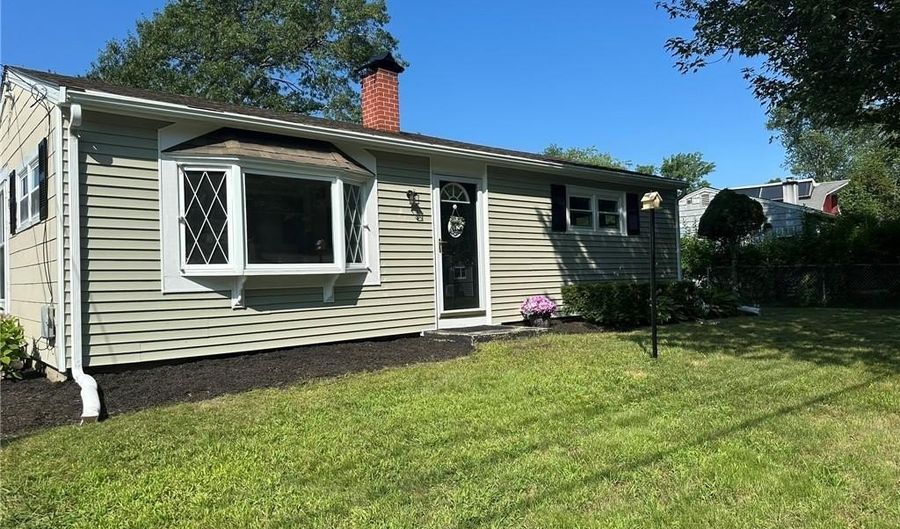 17 Rondeau Rd, Bellingham, MA 02019 - 2 Beds, 1 Bath