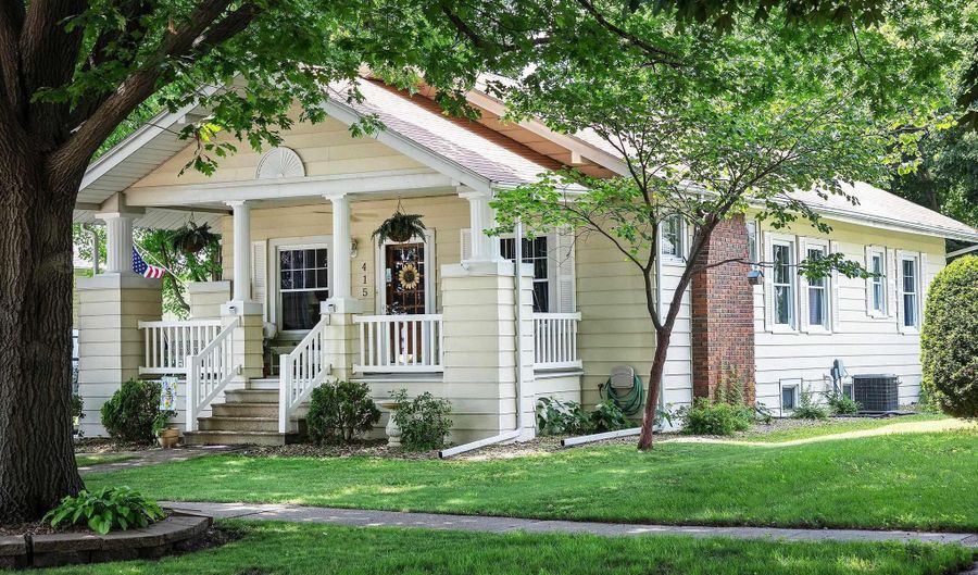 415 Locust St, Allison, IA 50602 - 2 Beds, 2 Bath