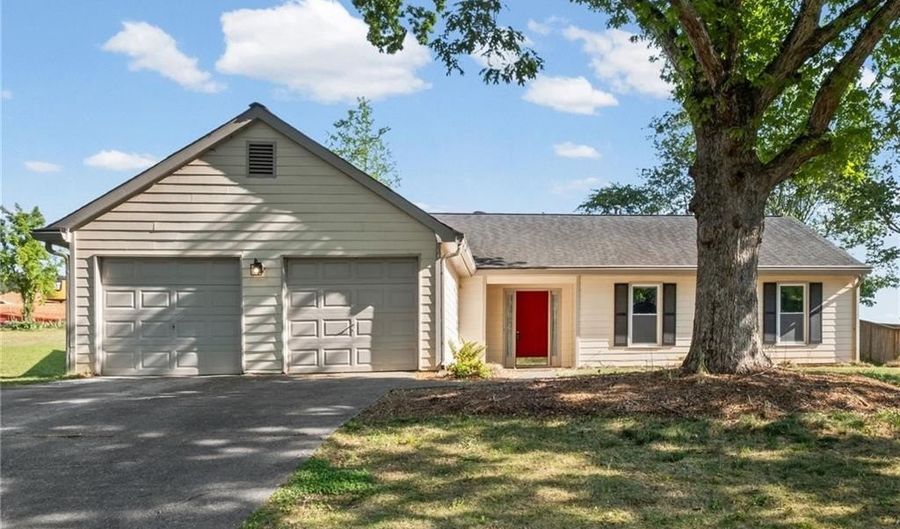 1194 Meadow Oaks Dr NW, Acworth, GA 30102 - 3 Beds, 2 Bath