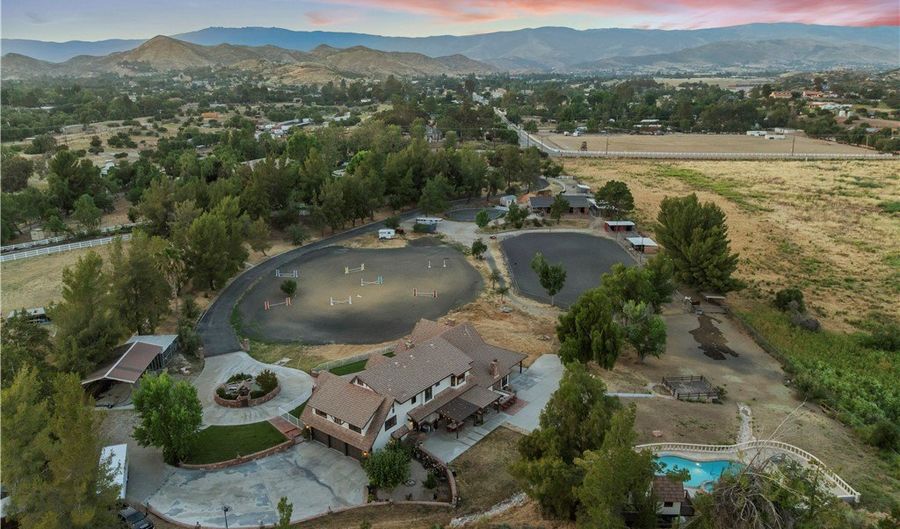 32944 Agua Dulce Cyn, Agua Dulce, CA 91390 - 4 Beds, 4 Bath
