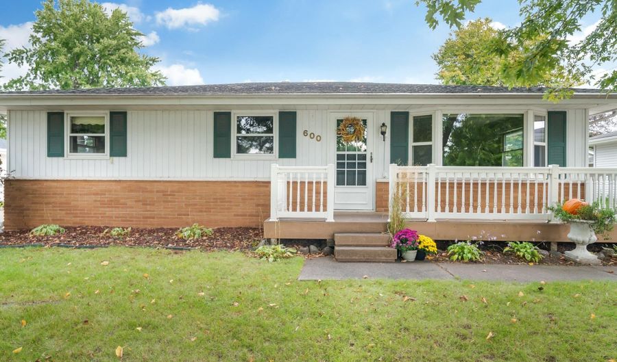 600 S THEODORE St, Appleton, WI 54915 - 3 Beds, 1 Bath
