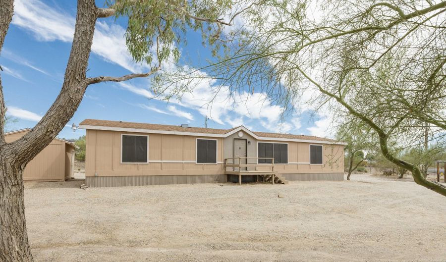 34311 S LUELLEN Dr, Black Canyon City, AZ 85324 - 3 Beds, 2 Bath