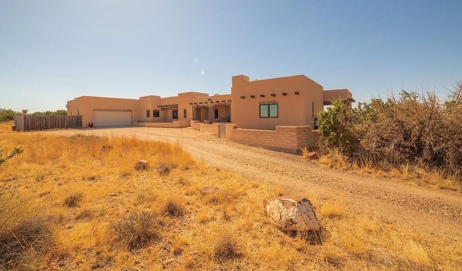 3 Dark Sky, Alpine, TX 79830 - 5 Beds, 3 Bath