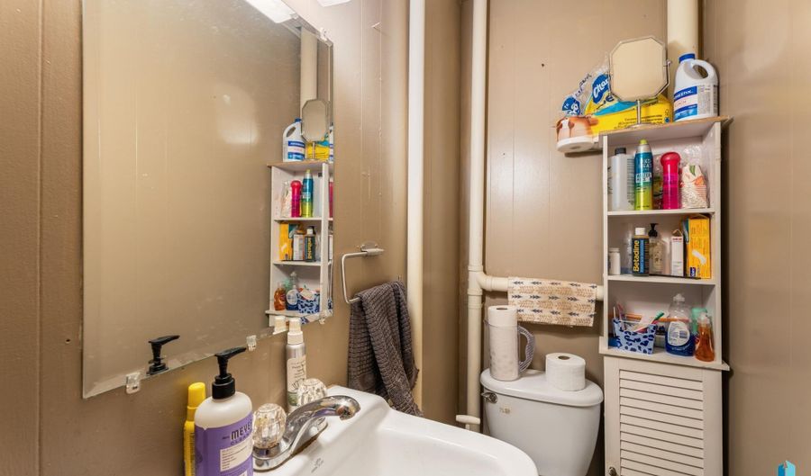 103 W Main St, Beresford, SD 57004 - 3 Beds, 4 Bath