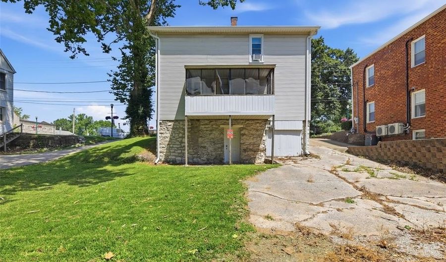 2713 College Ave, Alton, IL 62002 - 4 Beds, 3 Bath