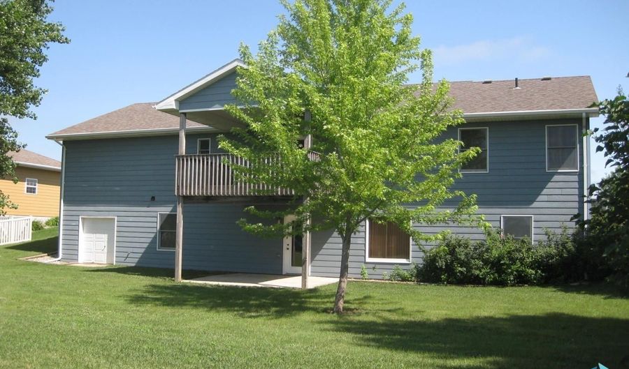 525 Valley View Ave, Baltic, SD 57003 - 4 Beds, 3 Bath