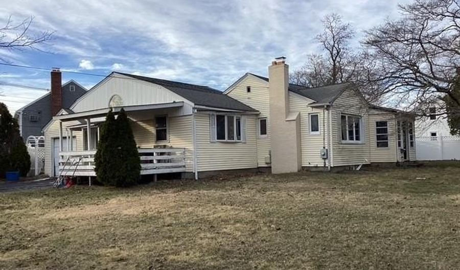 111 Aster St, Warwick, RI 02888 - 3 Beds, 2 Bath