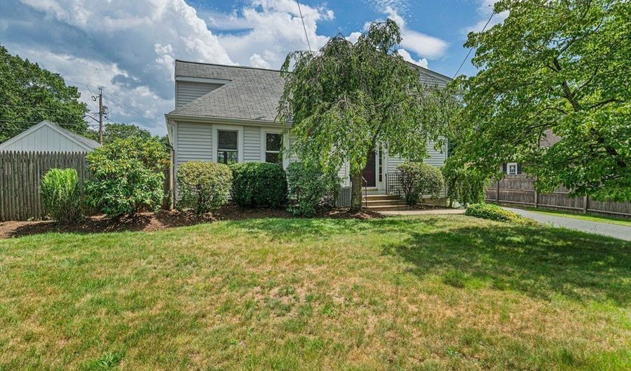 848 Brockton Ave, Abington, MA 02351 - 2 Beds, 2 Bath