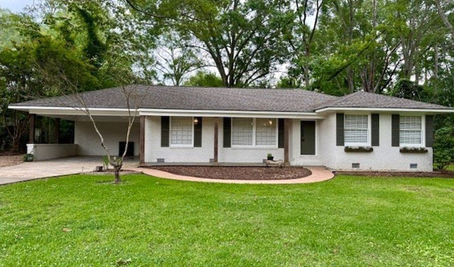 961 S Church St, Brookhaven, MS 39601 - 3 Beds, 2 Bath