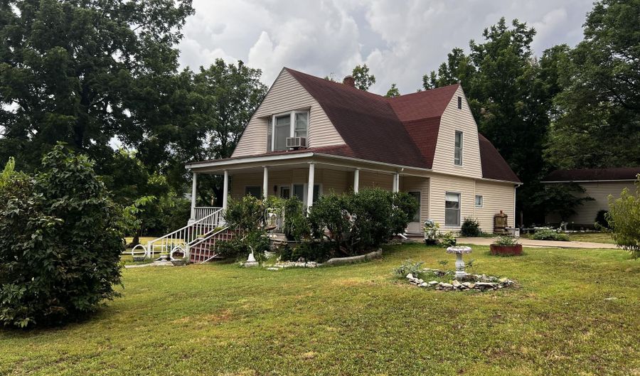 607 Military Ave, Baxter Springs, KS 66713 - 3 Beds, 2 Bath