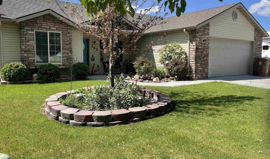 367 Chesapeake Ave, Chubbuck, ID 83202 - 4 Beds, 2 Bath