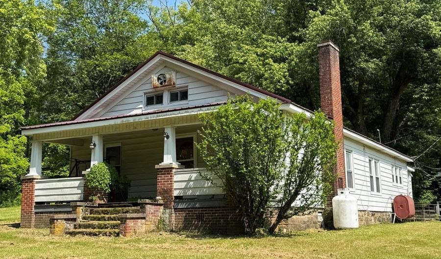 163 Church House Hollow Rd, Bandy, VA 24602 - 3 Beds, 1 Bath