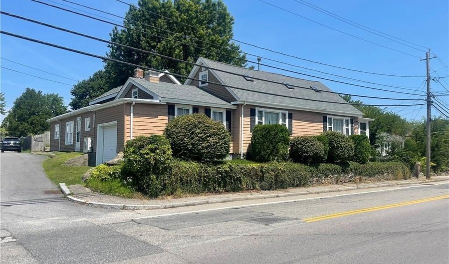 134 Dexter St, Cumberland, RI 02864 - 6 Beds, 2 Bath