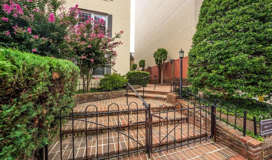 900 24TH St NW #L, Washington, DC 20037 - 2 Beds, 3 Bath