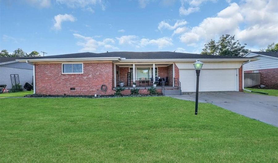 313 William Dr, Altus, OK 73521 - 3 Beds, 2 Bath