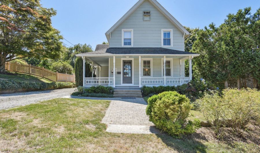 20 School St, Stonington, CT 06355 - 3 Beds, 2 Bath