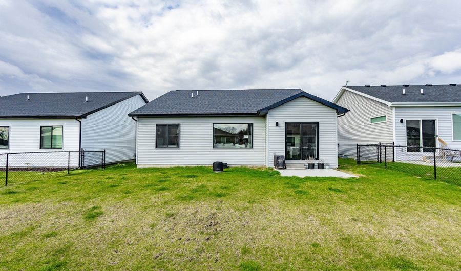2203 Barry Dr, Adel, IA 50003 - 4 Beds, 3 Bath