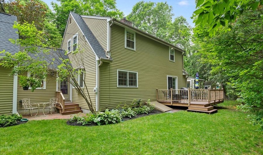 28 Lincoln Dr, Acton, MA 01720 - 4 Beds, 3 Bath