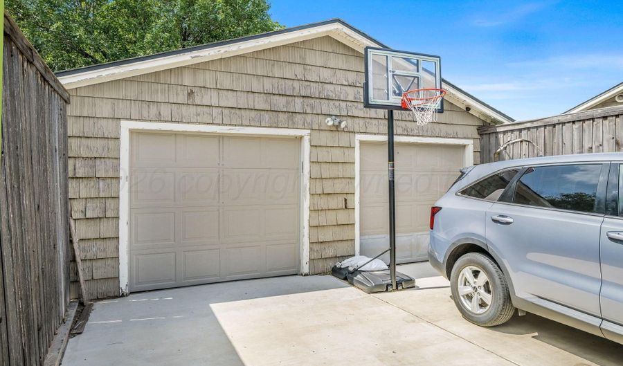 2101 S Hayden St, Amarillo, TX 79109 - 3 Beds, 2 Bath