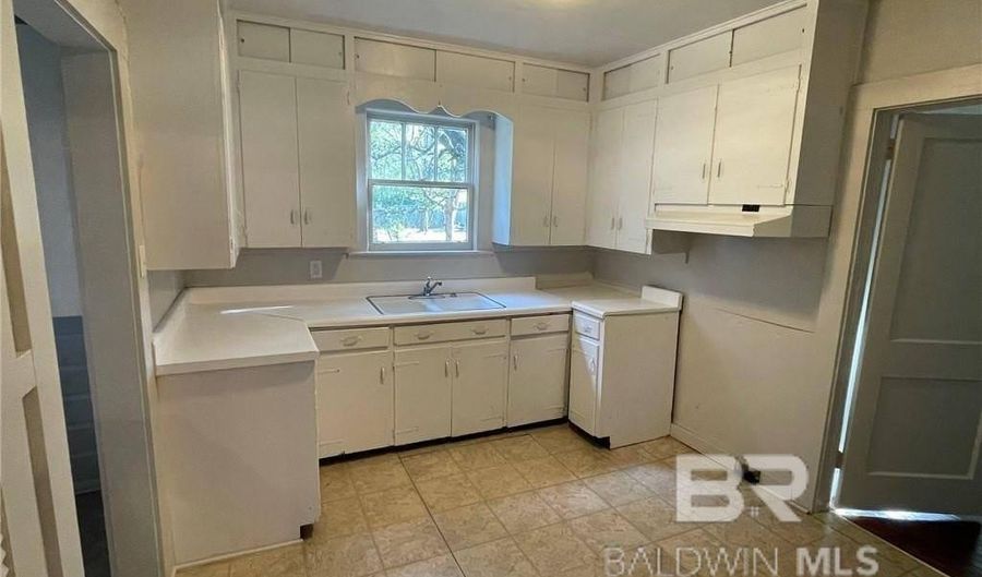 400 Hall Ave, Bay Minette, AL 36507 - 2 Beds, 1 Bath