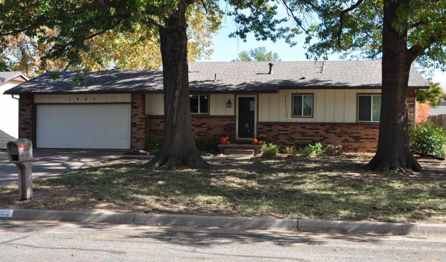 1902 N Evergreen Ln, Wichita, KS 67212 - 3 Beds, 2 Bath