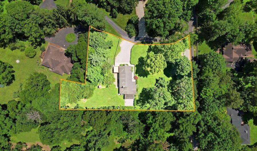 1007 Evergreen Rd, Anchorage, KY 40223 - 4 Beds, 3 Bath