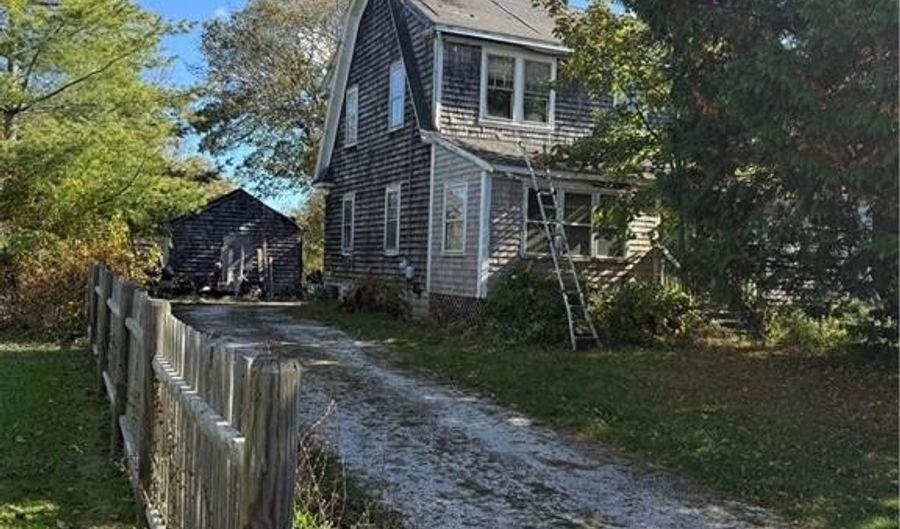 536 W Main Rd, Little Compton, RI 02837 - 4 Beds, 1 Bath
