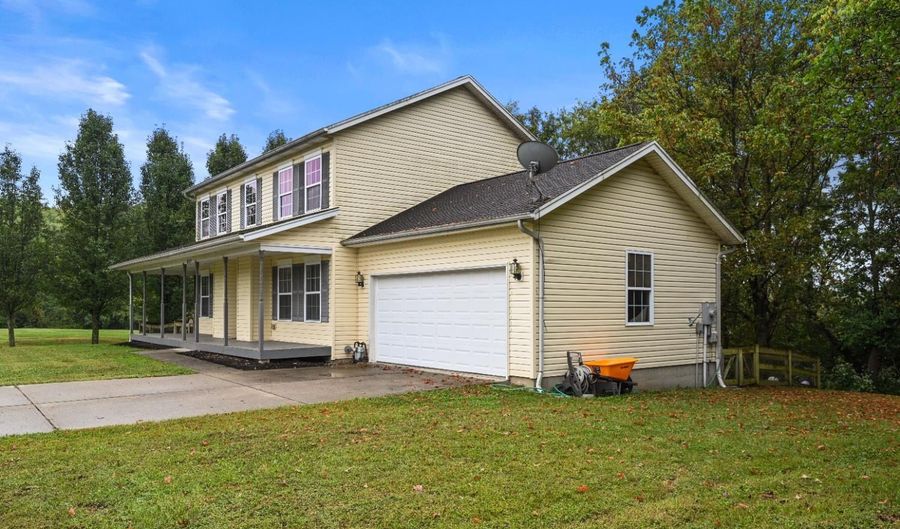 4727 Tall Oak Dr, Aurora, IN 47001 - 4 Beds, 3 Bath
