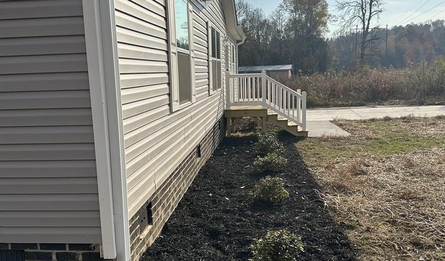 119 Florence St, Calhoun Falls, SC 29628 - 3 Beds, 2 Bath