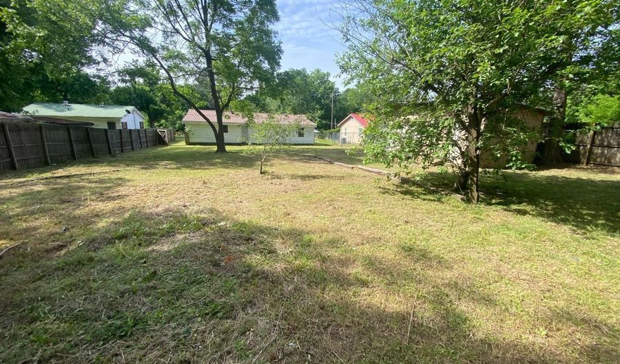 570 W Wycough St, Batesville, AR 72501 - 2 Beds, 2 Bath