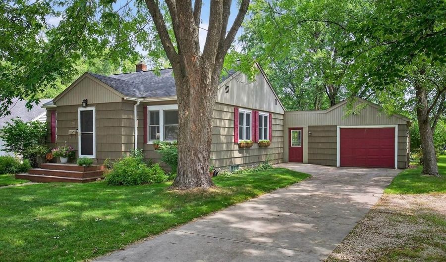 1211 10th St S, Wisconsin Rapids, WI 54494 - 2 Beds, 1 Bath
